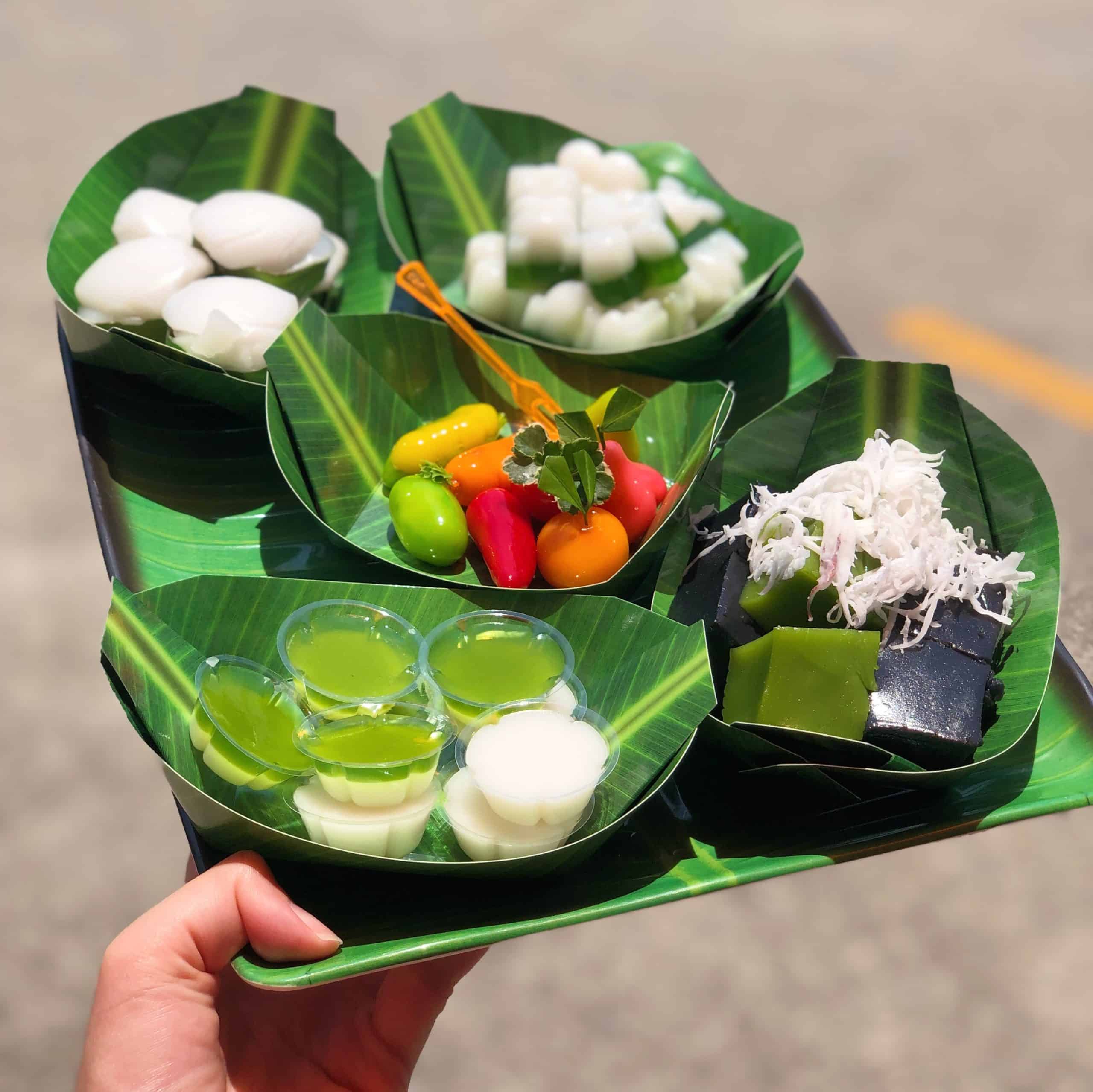 (ยกลัง) ถาดกระดาษ ทรงเรือ ลายใบตอง 7 นิ้ว รุ่นเคลือบกันซึม - Image 2